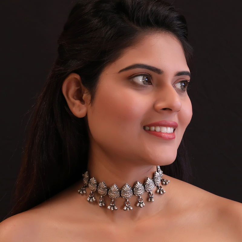 925 HandCrafted Leaf Pattern Choker In pure Silver